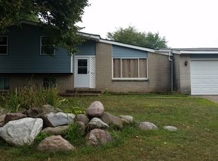 4139 Loch Dr, Highland, MI 48357