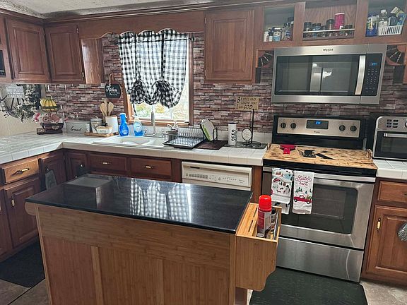 3rd image of 179 Marshall St
