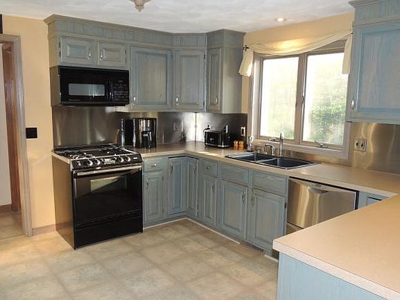 3rd image of 713 Partridge Pl