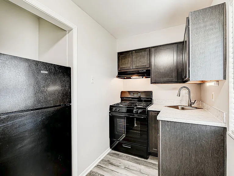 Ninth Avenue Apartments — Photo 48