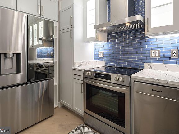5th image of 900 Stafford St #1710