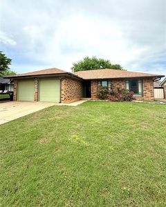2217 NE 8th St, Moore, OK, 73160