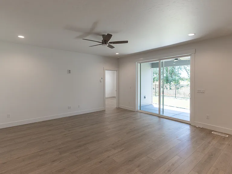 8933 W Tamworth Dr — Photo 21