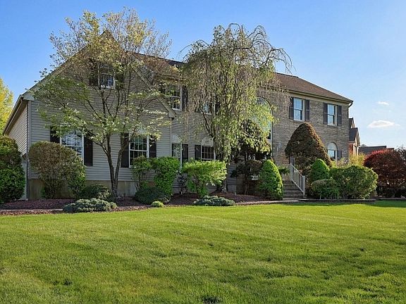 3rd image of 2 Raddel Ct