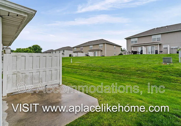 805 SW Imperial Ln — Photo 25