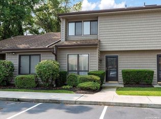 55 Stanford Ct, Wantagh, NY 11793