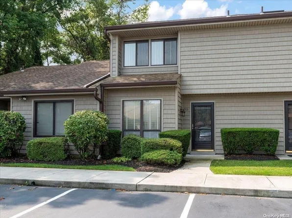 55 Stanford Court, Wantagh, NY 11793