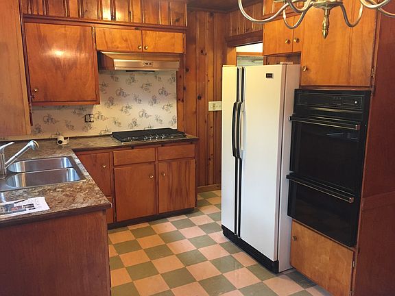 5th image of 802 Davis Ave