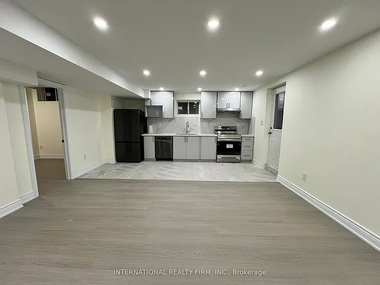 216 Wesmina Ave — Photo 1