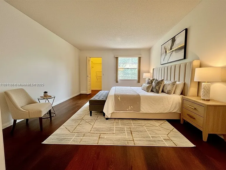 801 SW 133rd Ter — Photo 4