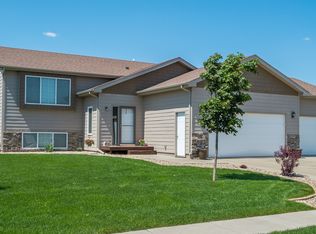 1309 W Meadowbrook Trl, Brandon, SD 57005