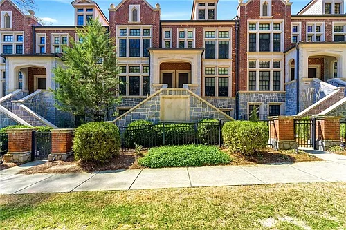 2910 Hermance Dr NE Photo 1
