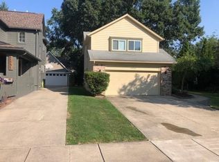 32239 Auburn Dr, Beverly Hills, MI 48025