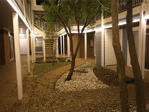 4th image of 400 W 35th St APT 202