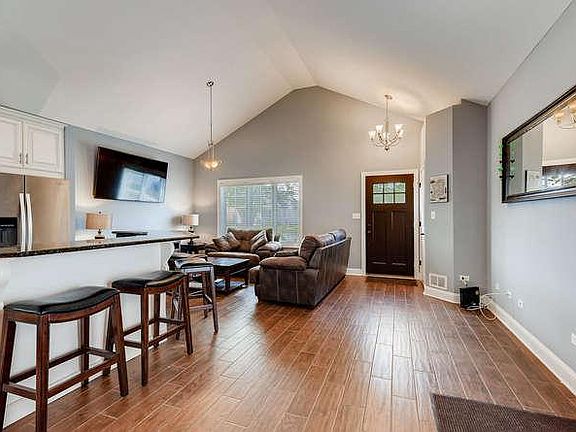 4th image of 2627 W 98th Pl