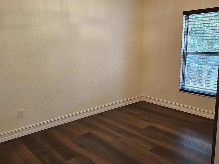 811 Douglas Ave — Photo 16