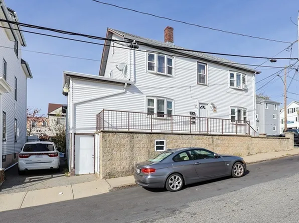 104 Oak St, Fall River, MA 02720