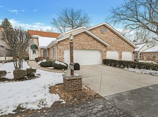 22 W Maple Ln #22, Palos Heights, IL