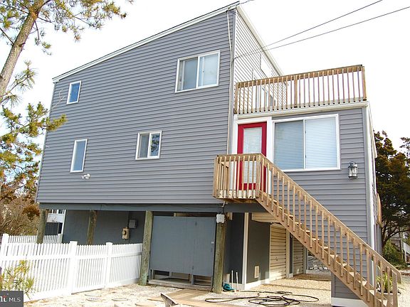 2nd image of 162 Long Beach Blvd #C