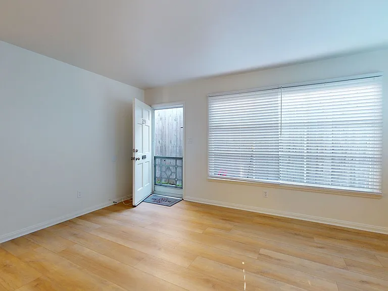 224-226 C Ave — Photo 1