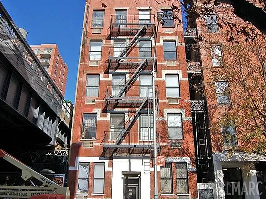 Rented by Bellmarc Realty | media 20