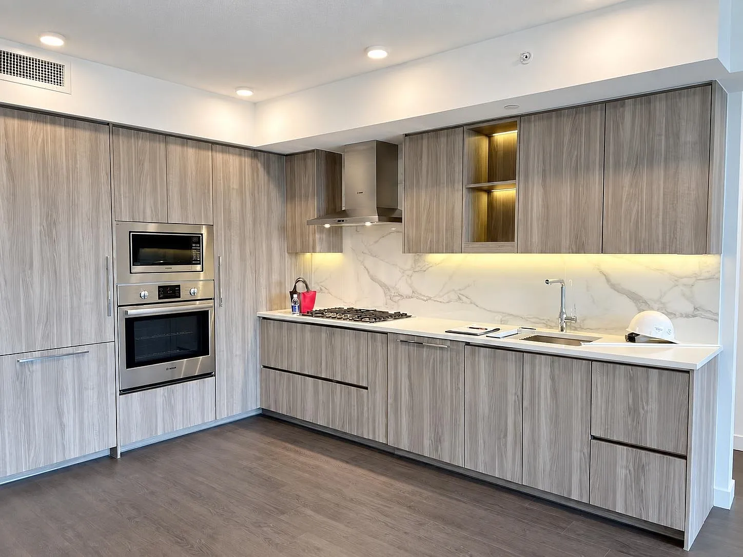 2 bed, 815 sqft, $2,400 — Photo 2