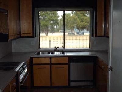 4th image of 616 Carriage Way