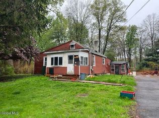 1072 Climax Ave, Schenectady, NY 12304