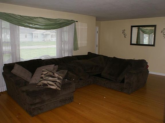 2nd image of 409 E Kessing Dr