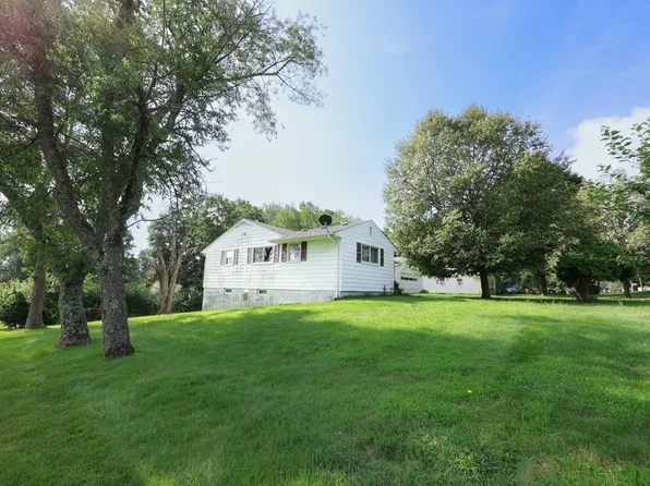 62 S Main St, East Granby, CT 06026