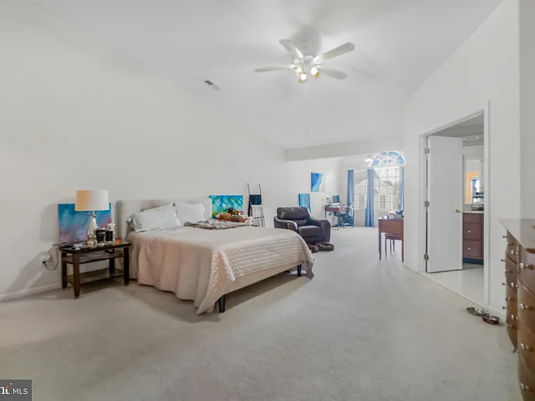 43729 Stoke Chapel Ter — Photo 18