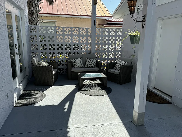 834 E 25th Ave — Photo 11