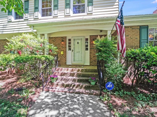 1327 Cedarwood Ln, Charlotte, NC 28212
