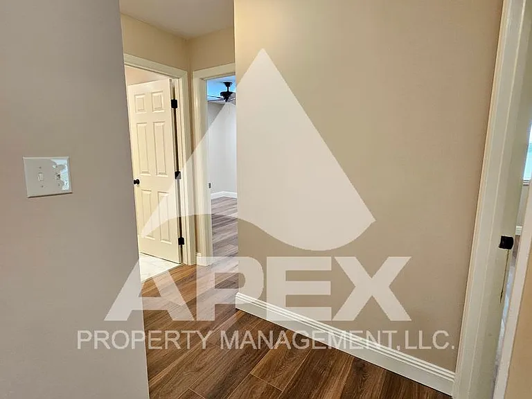 7306 Deane Hill Dr — Photo 11