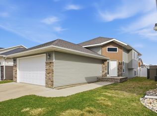 1106 Eaglewood Ave W, West Fargo, ND 58078