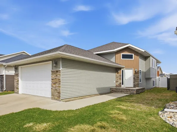 1106 Eaglewood Ave W, West Fargo, ND 58078