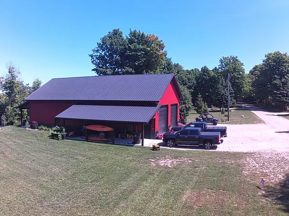 21640 E Ridge Rd, Grand Marais, MI 49839