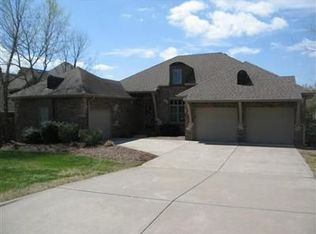 5363 S Woodfield Ave, Springfield, MO 65810