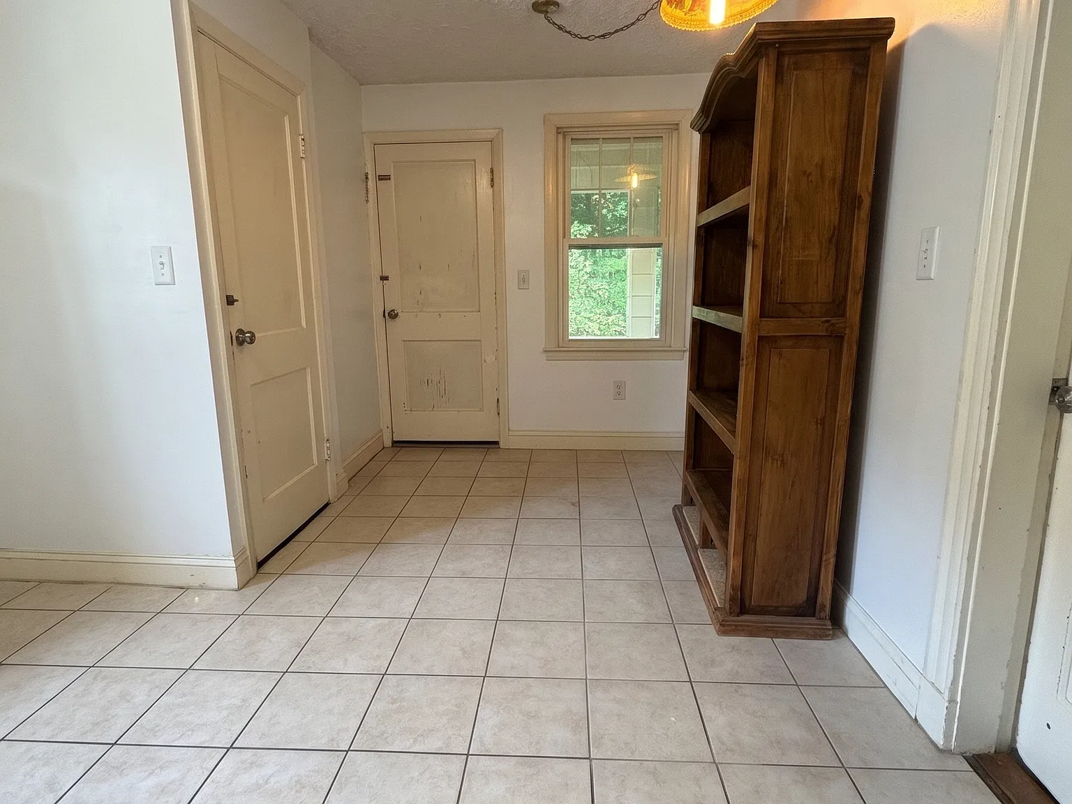 3 bed, 1298 sqft, $3,700 — Photo 2