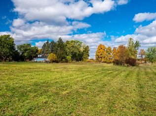 3 Ray Rd, Fenton, MI 48430