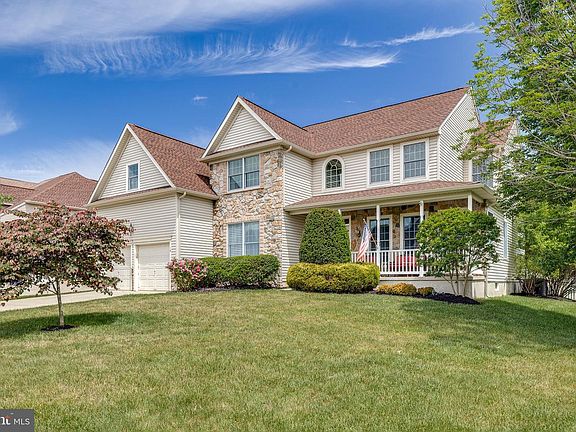 3rd image of 13 Stoneybrook Ct