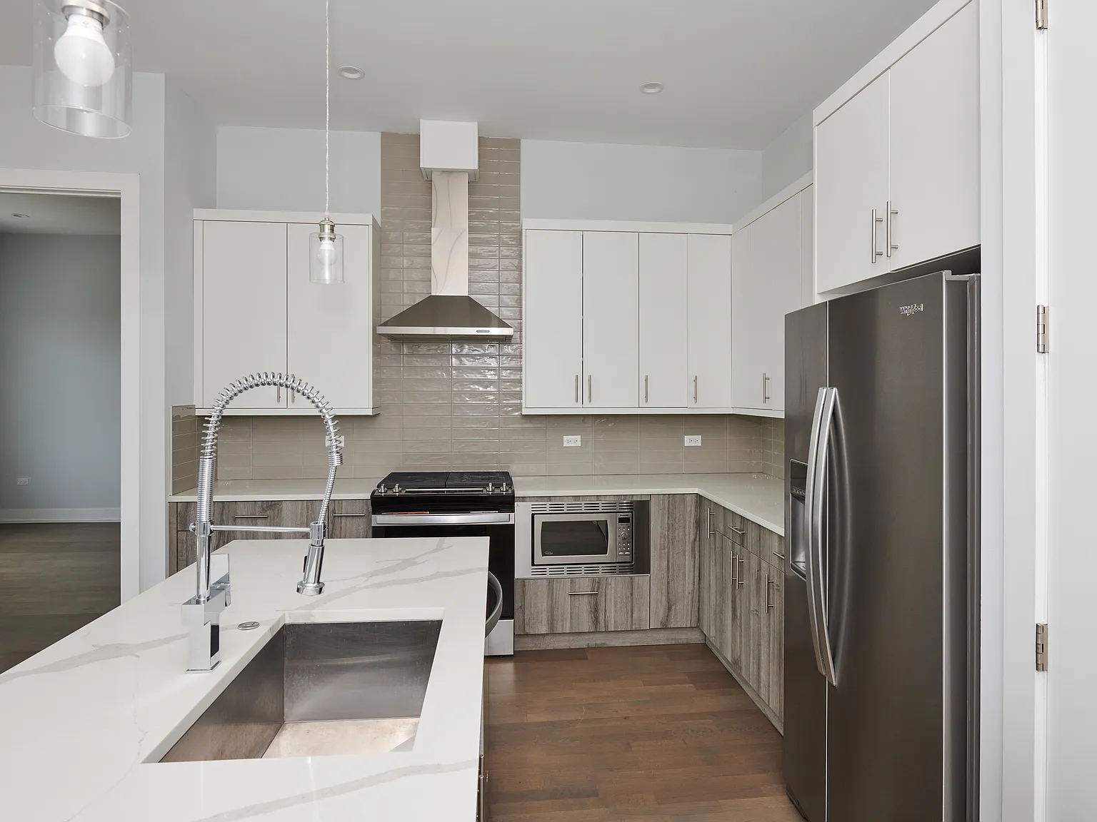 2 bed, 1040 sqft, $2,750 — Photo 3