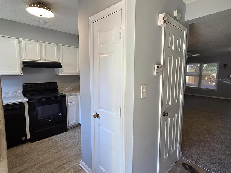 4425 Roller Ct — Photo 2