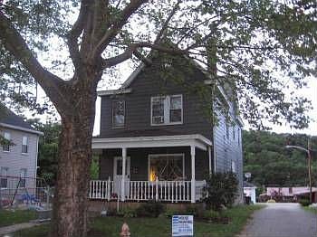 1st image of 909 Franklin St