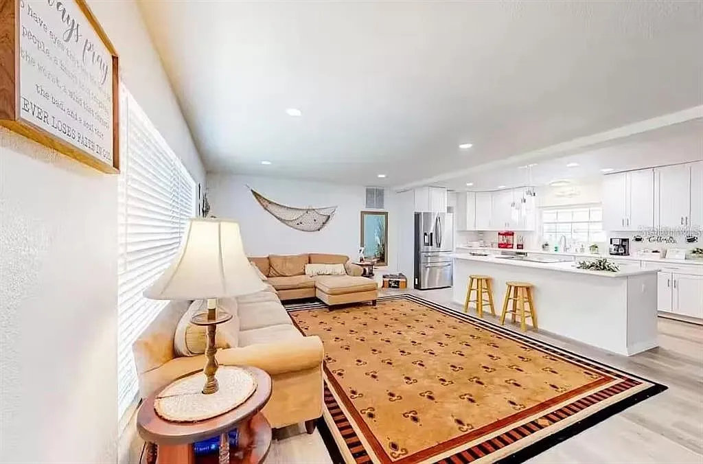 4 bed, 3.0 bath, 2042 sqft, $6,500 — Photo 4