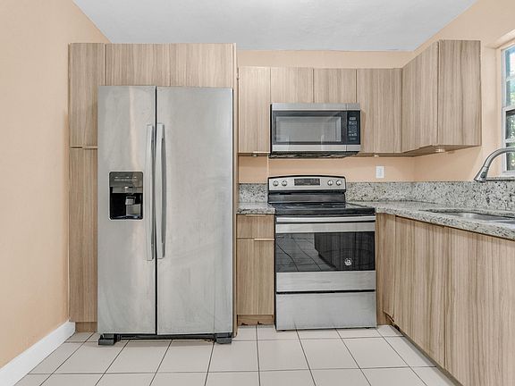 5th image of 10220 SW 178th St