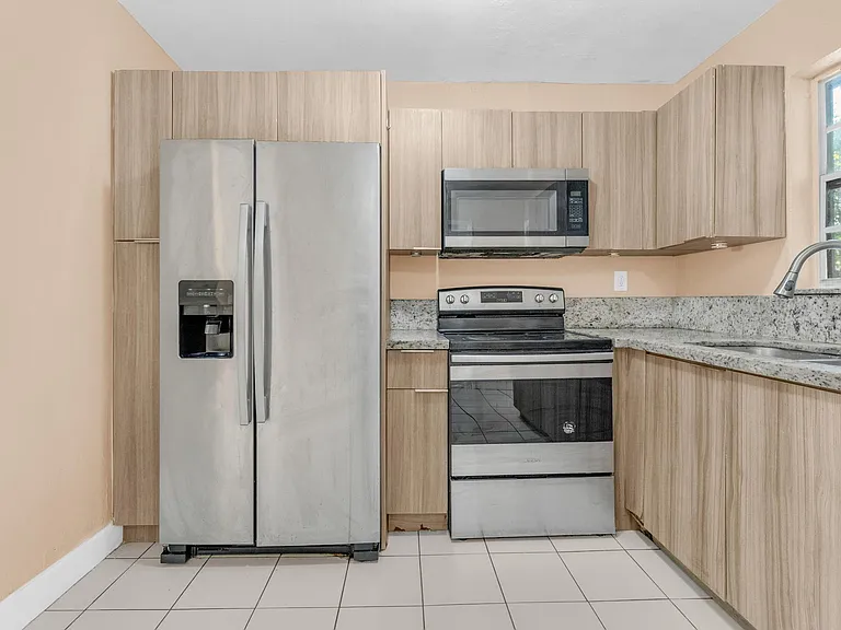 10220 SW 178th St — Photo 5