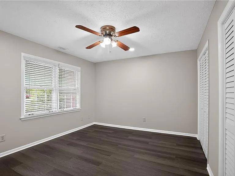 105 Glen Acres Ct — Photo 17