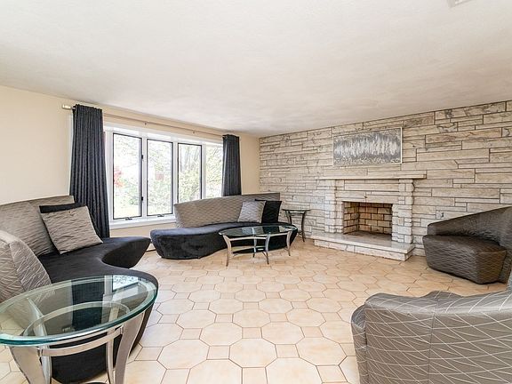 3rd image of 7 Rivers Ln