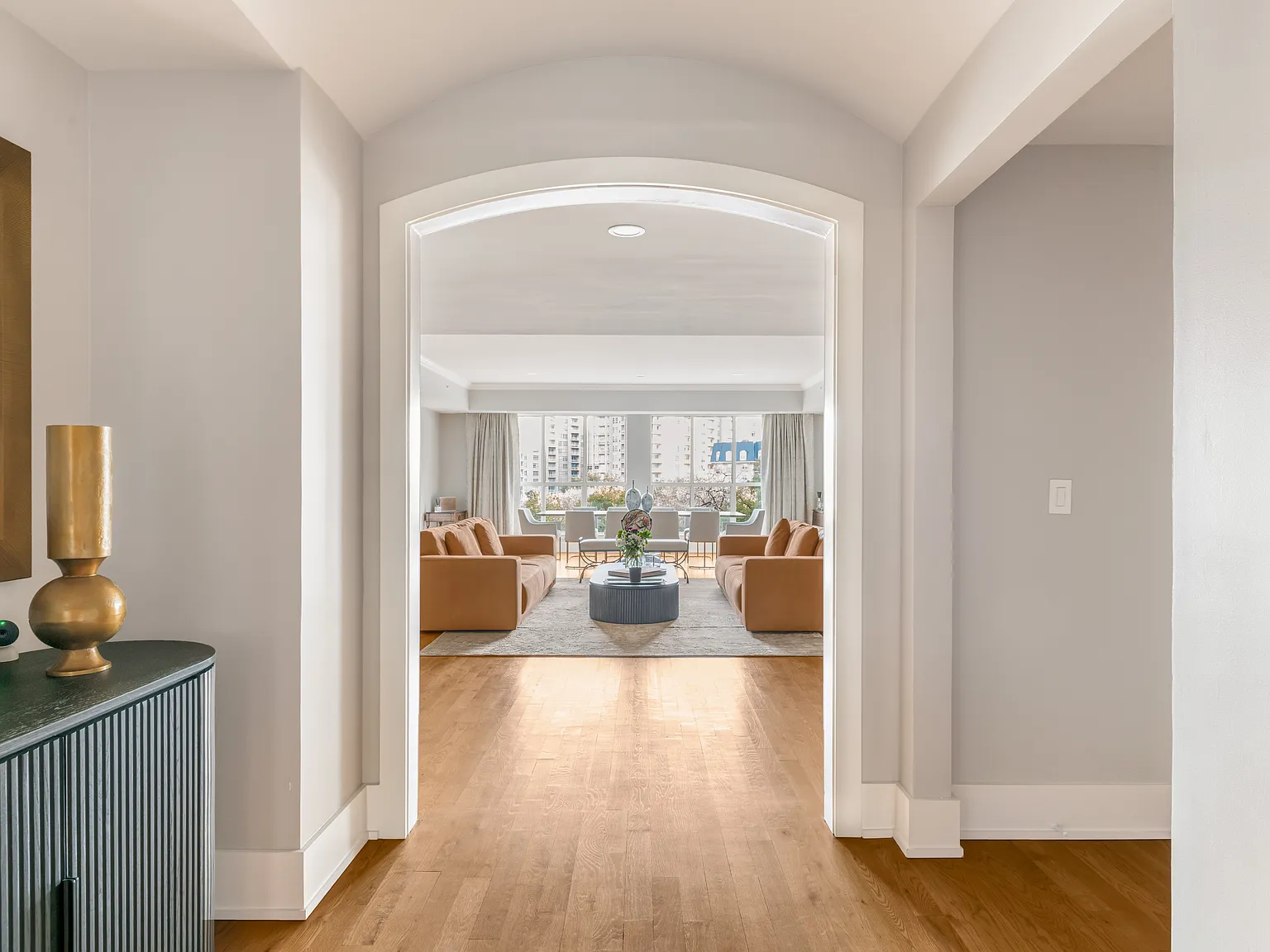 2 bed, 3382 sqft, $15,000 — Photo 2